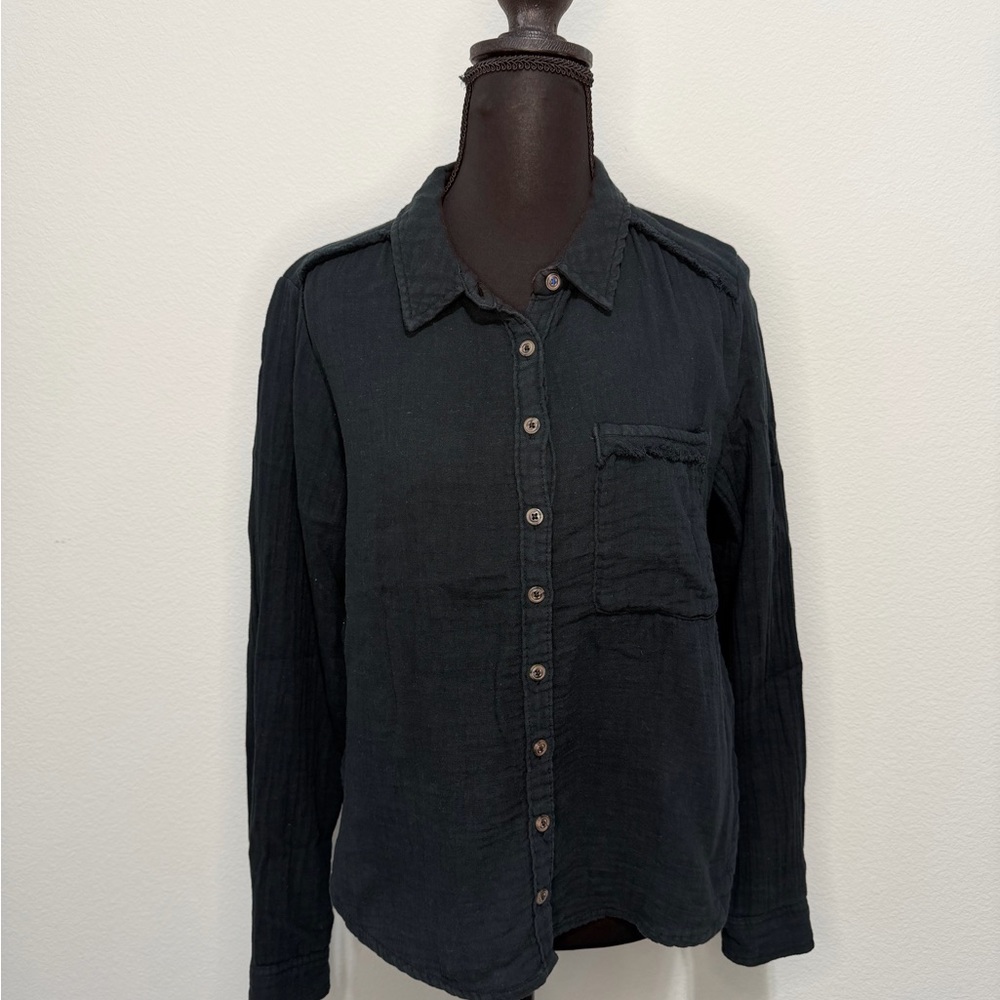 Pilcro Women's Dark Gray Casual Button Down Shirt. SU26